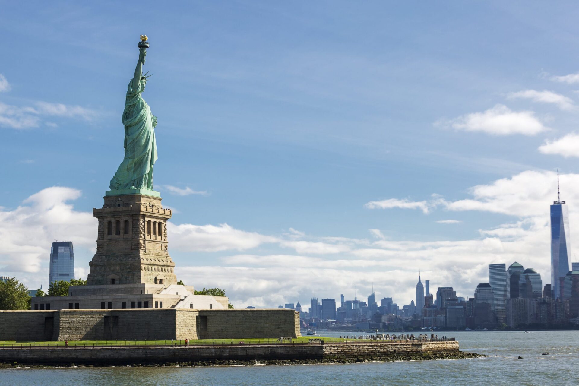statue-liberty-new-york-city-skyline-usa-min-scaled.jpg