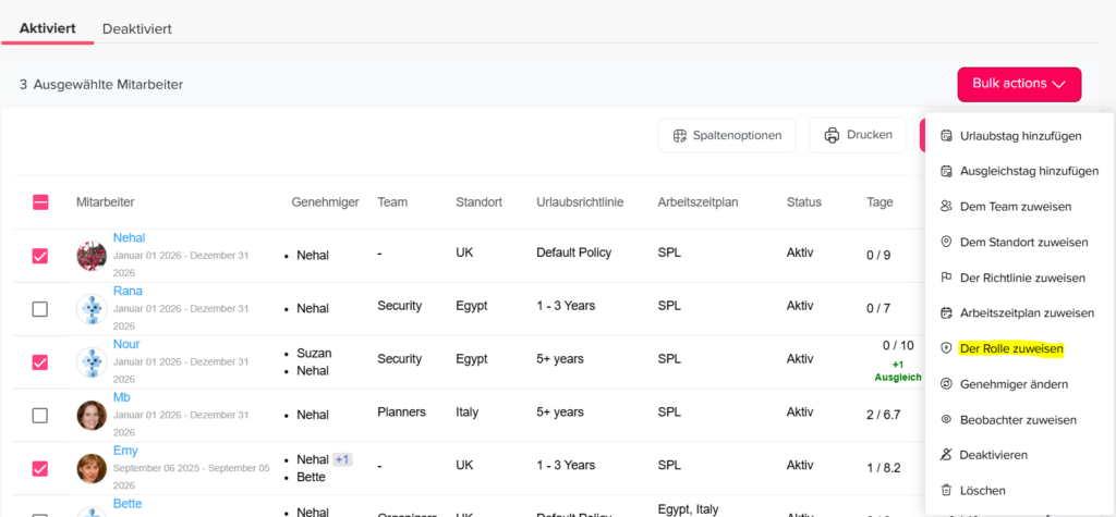 „Mitarbeiterliste in Day Off mit mehreren Teammitgliedern und verfügbaren Sammelaktionen zur Verwaltung.“