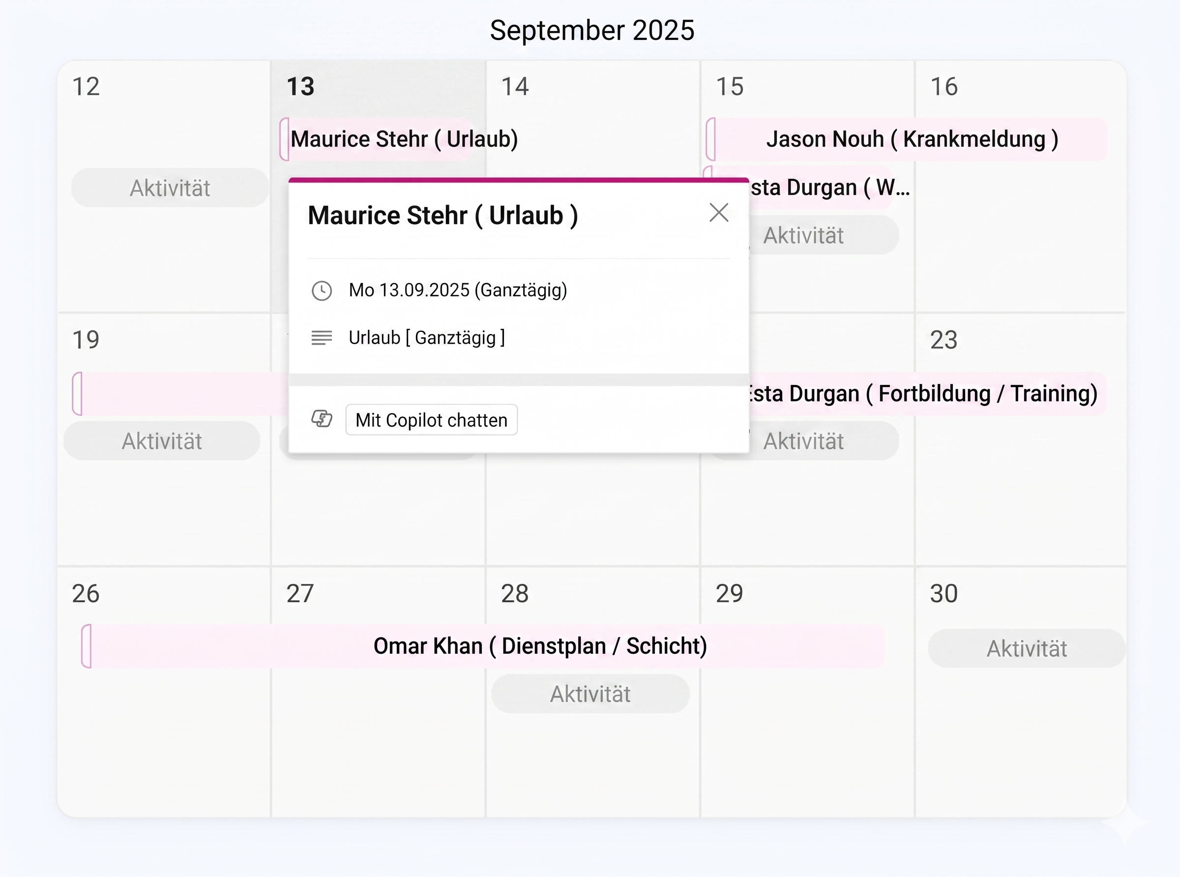 Kalenderansicht für September 2025 in der Day Off App mit markierten Abwesenheiten, einschließlich eines geöffneten Details-Popups für den Urlaub eines Mitarbeiters (Maurice Stehr) mit Datum und ganztägiger Abwesenheit.