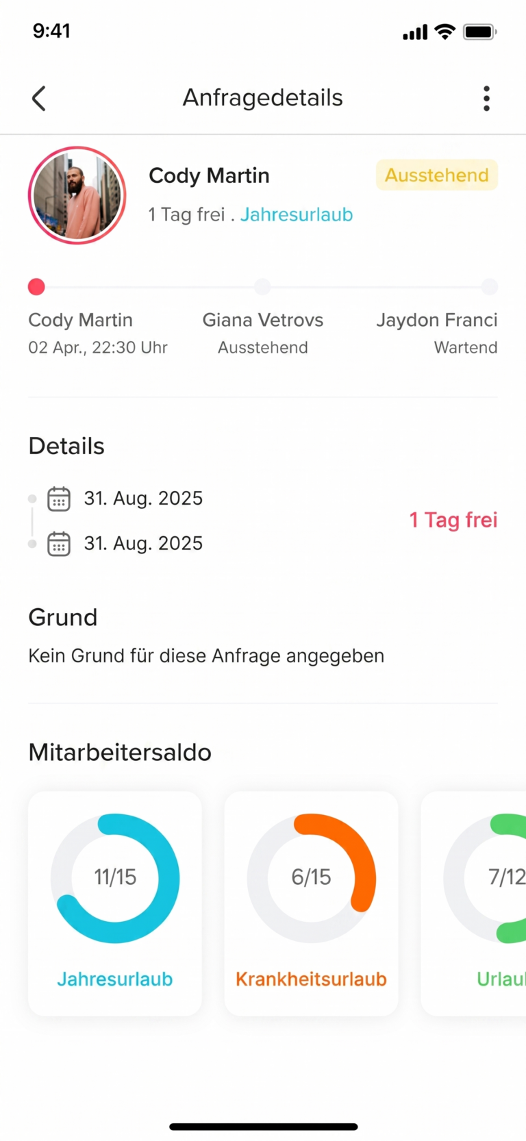 Mobile Ansicht mit Details einer Urlaubsanfrage, einschließlich Status, Datum, Genehmigungsverlauf und Mitarbeitersaldo.