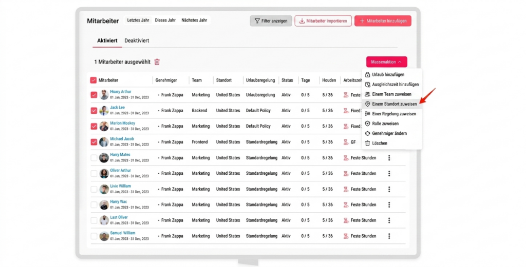 Übersicht einer Mitarbeiterliste mit ausgewählten Einträgen und geöffnetem Menü für Massenaktionen wie Zuweisungen und Bearbeitungen.