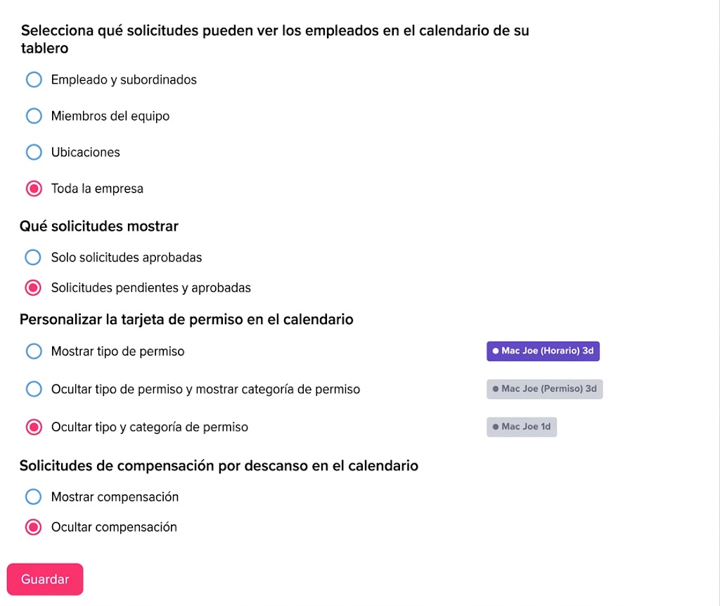 Interfaz de configuración de un software de recursos humanos en español que muestra opciones de visibilidad de solicitudes para empleados, personalización de tarjetas de permisos en el calendario y visualización de compensaciones por descanso, con un botón "Guardar" en la parte inferior.