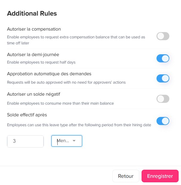Interface affichant des options avancées pour les congés, incluant l’autorisation de compensation, la demi-journée, l’approbation automatique, le solde négatif et la définition d’un délai avant utilisation, avec des interrupteurs d’activation et des champs de paramétrage.