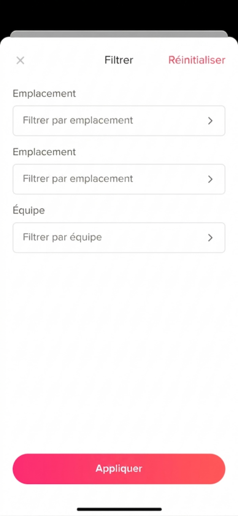 Interface mobile de filtre permettant de sélectionner des critères par emplacement et par équipe, avec options de réinitialisation et un bouton « Appliquer » en bas de l’écran.