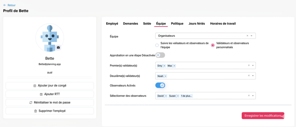 Interface de profil d’un employé affichant l’onglet « Équipe » avec les paramètres de validation des demandes, incluant la sélection de l’équipe, les validateurs, les observateurs et les options d’approbation, ainsi que des actions pour gérer le compte.