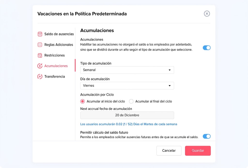 Captura de pantalla de la interfaz de usuario en español para configurar la acumulación de vacaciones, donde se muestran opciones de frecuencia semanal, fechas de acumulación y opciones de cálculo de saldo futuro.