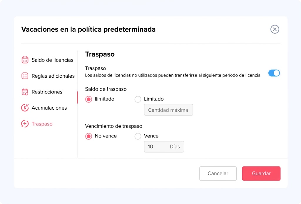 Interfaz de software para ajustar la política de traspaso de licencias no utilizadas, con opciones para definir saldos ilimitados o limitados y sus fechas de vencimiento.